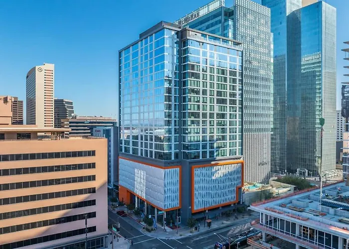 Boulevard Skyline Rooftop Pool Gym & Parking Apartment