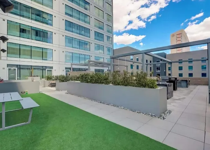 Boulevard Skyline Rooftop Pool Gym & Parking Apartment Phoenix