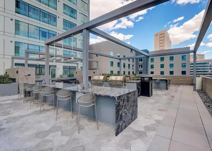 Boulevard Skyline Rooftop Pool Gym & Parking *