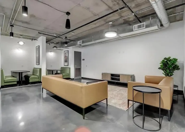 Boulevard Skyline Rooftop Pool Gym & Parking