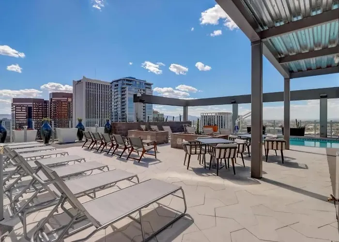 Boulevard Skyline Rooftop Pool Gym & Parking Apartment Phoenix